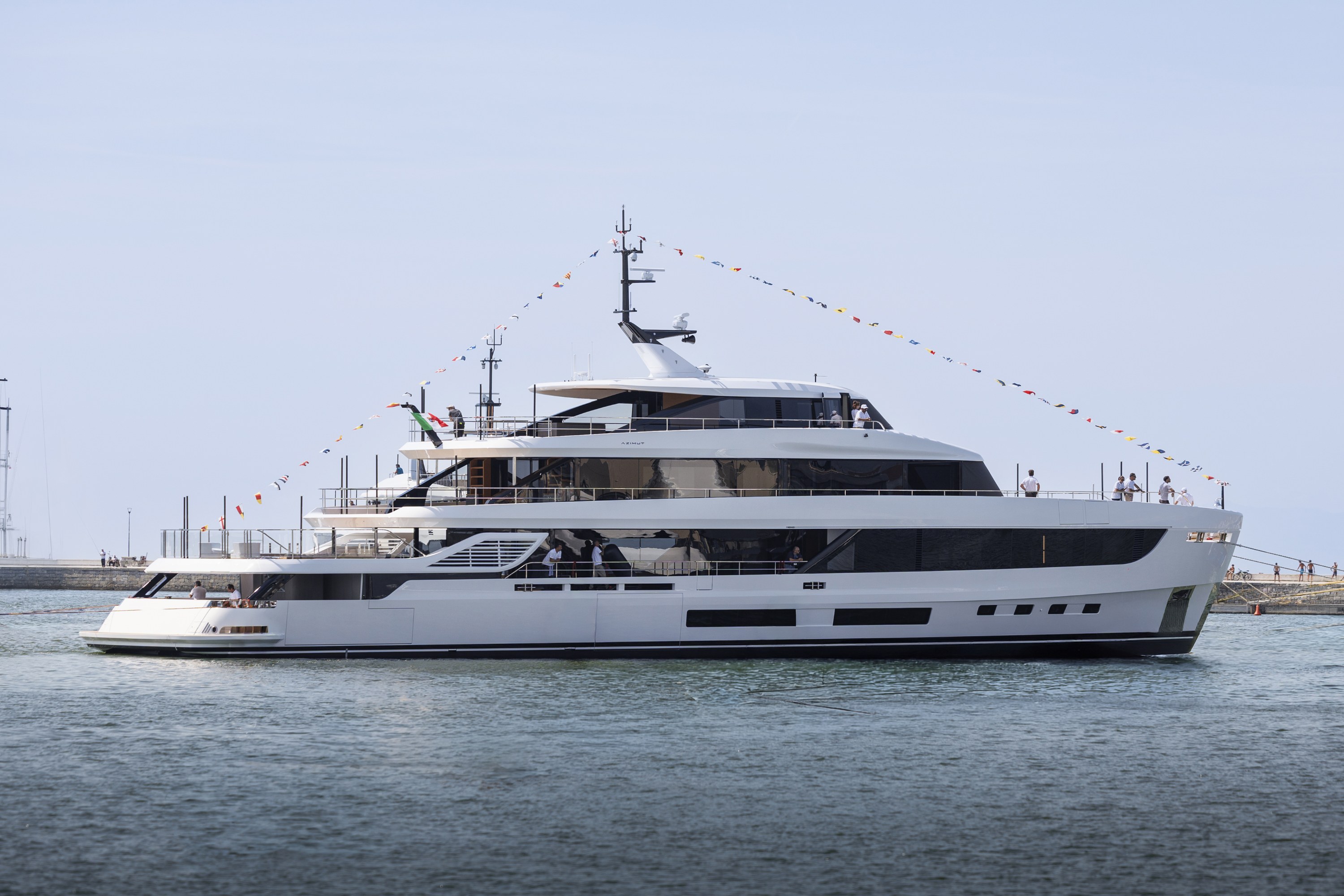 Azimut Launches the Grande 44M: A Four-Deck Marvel Redefining Carbon Fiber and Hybrid Superyacht Technology